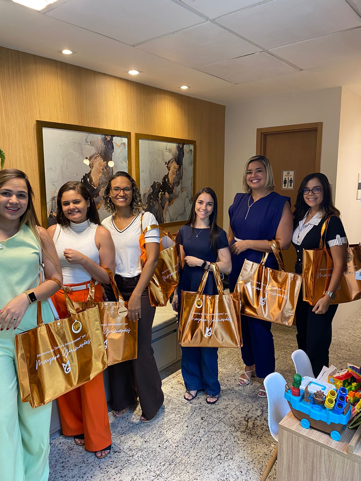 Mentorandas com as sacolas da mentoria